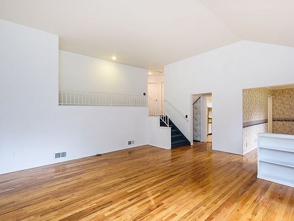 3rd image of 54 Frederick Ln