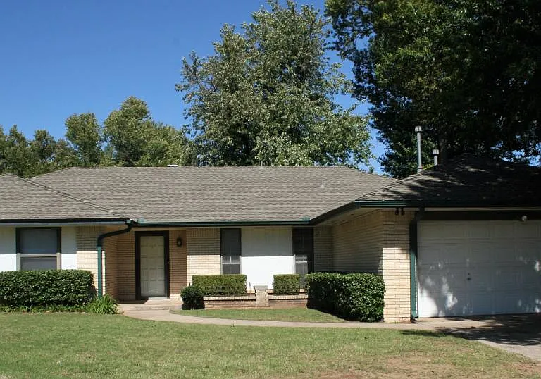4019 Coventry Ln — Photo 2