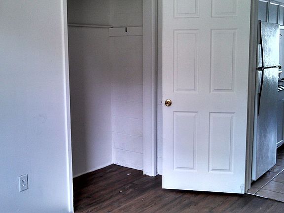 5th image of 12 W Herrick Dr