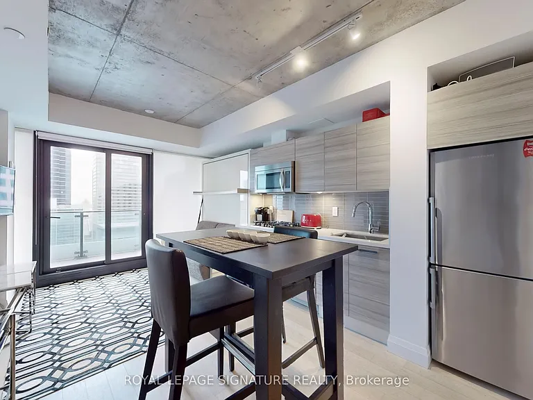 224 King St W #1406 — Photo 8