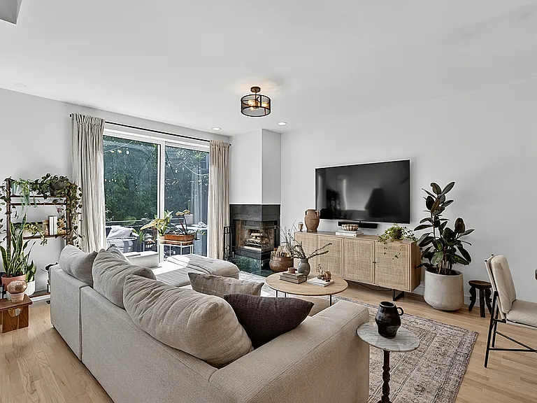 2809 N Wolcott Ave #I — Photo 1