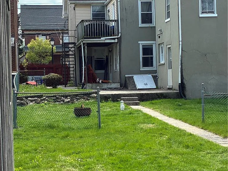 31 W Main St — Photo 4