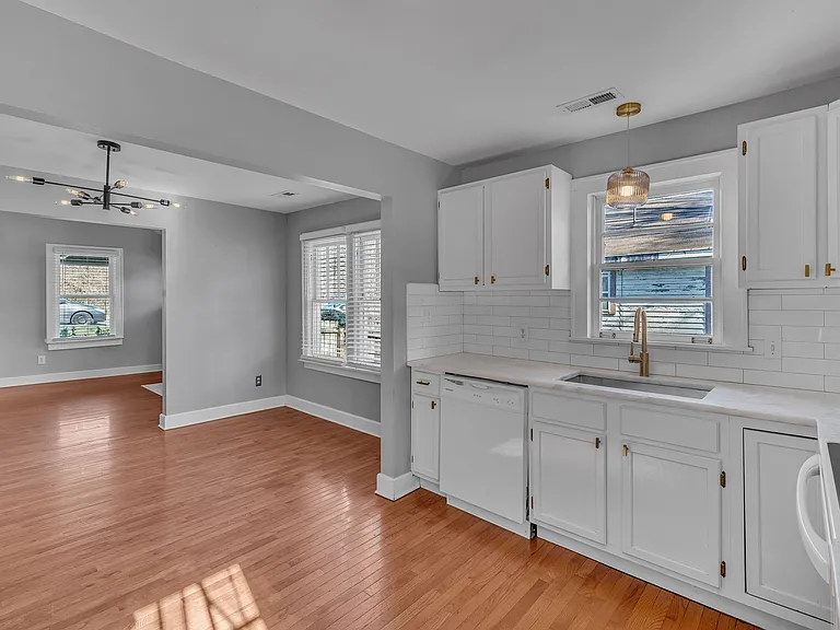 914 W Greenwood Ave — Photo 5