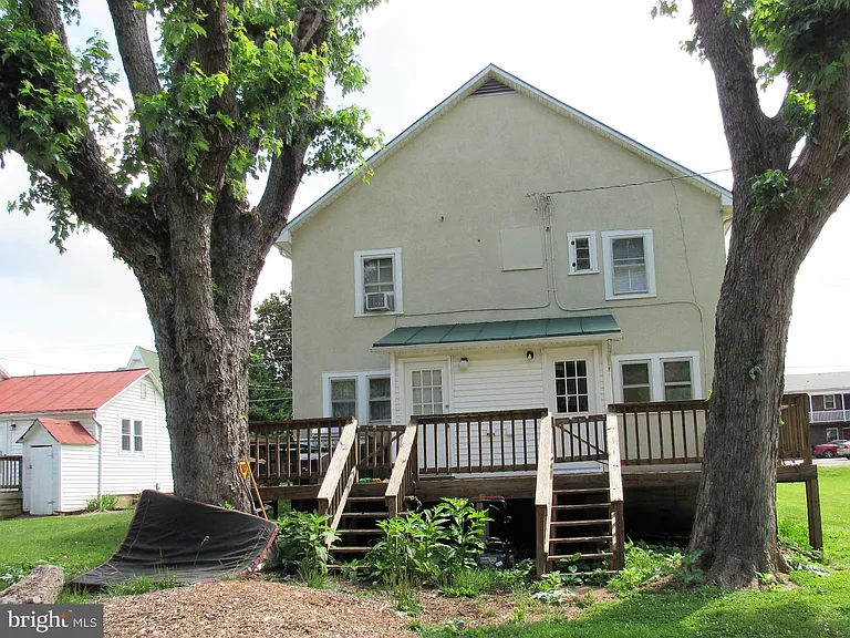 105 N George St — Photo 3