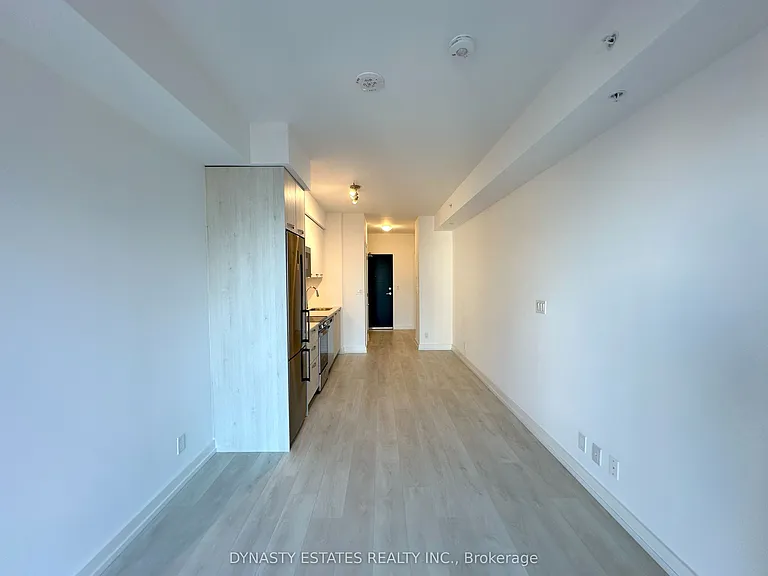 75 James St S #908 — Photo 8