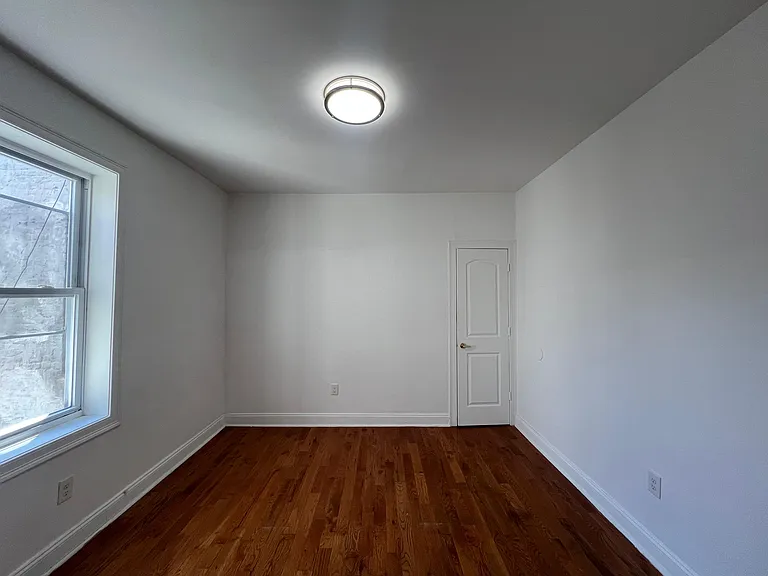 11-15 Gifford Ave #5E — Photo 6