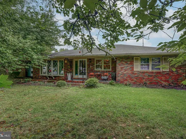 28 S Cedarwood Ave, Carneys Point, NJ 08069