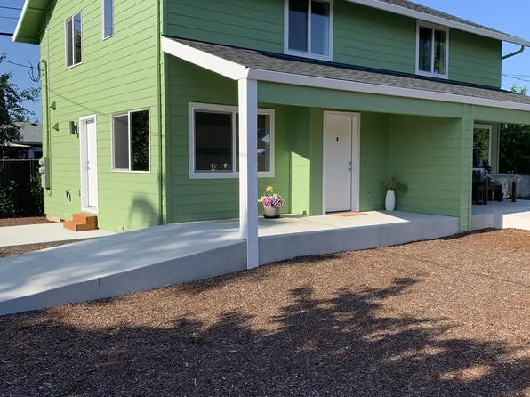 16317 SE Salmon St #B, Portland, OR 97233