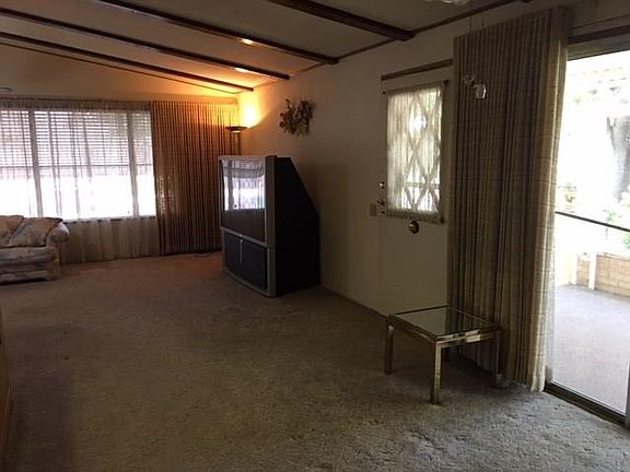 5th image of 2835 La Quinta Dr