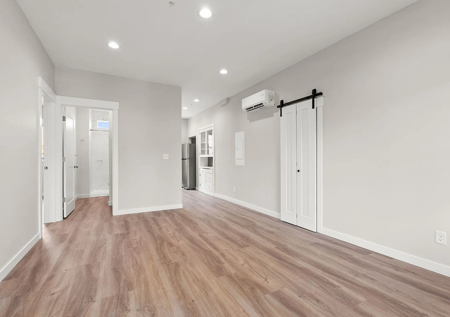 717 w Spofford — Photo 4