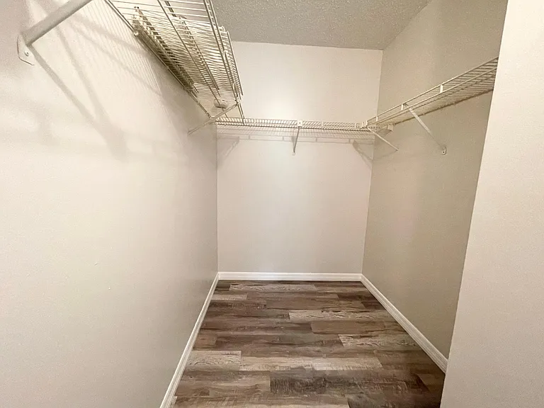 1182 Pine Ridge Cir W — Photo 14