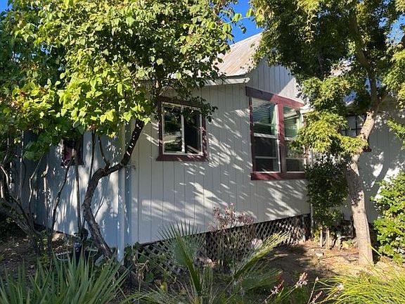back photo of duplex ..kitchen view
into the flower garden
large pantry
off the kitchen
