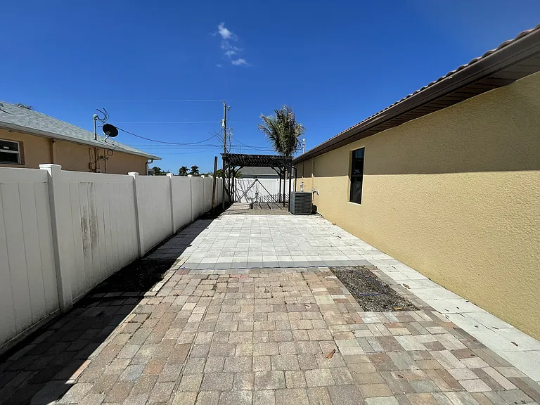 511 SW 7th Pl — Photo 15