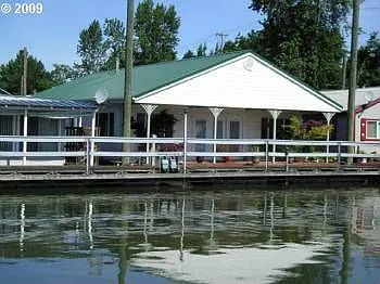 1653 N Jantzen Ave photo 1