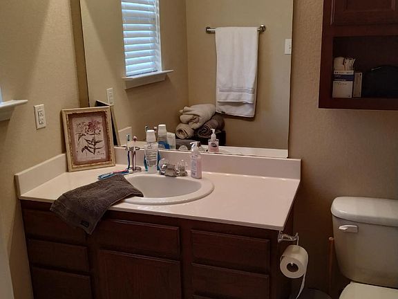 5th image of 306 Oak Springs Ln