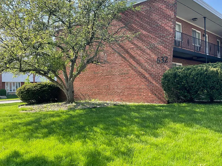 632 E North Broadway St — Photo 6