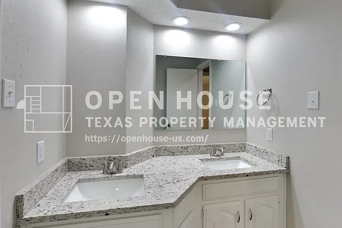 1914 Oakbluff Dr — Photo 17