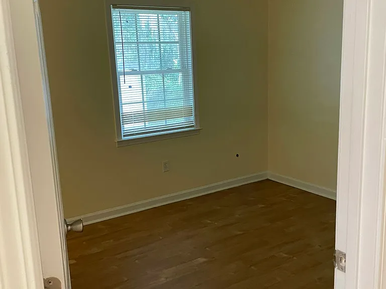 6910 Damascus Rd — Photo 8