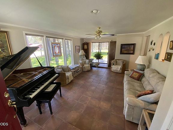 3rd image of 15634 Ponderosa Ln