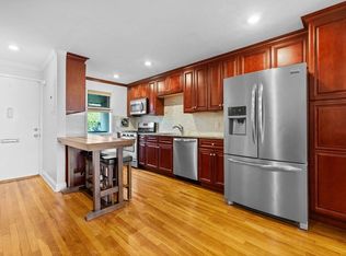 301 Neponset St APT 17, Norwood, MA 02062