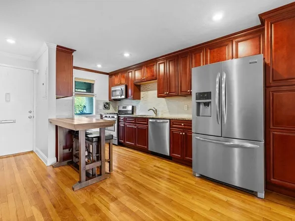 301 Neponset St APT 17, Norwood, MA 02062