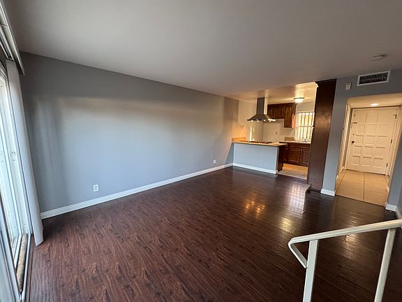 5th image of 5004 Farago Ave Unit 11