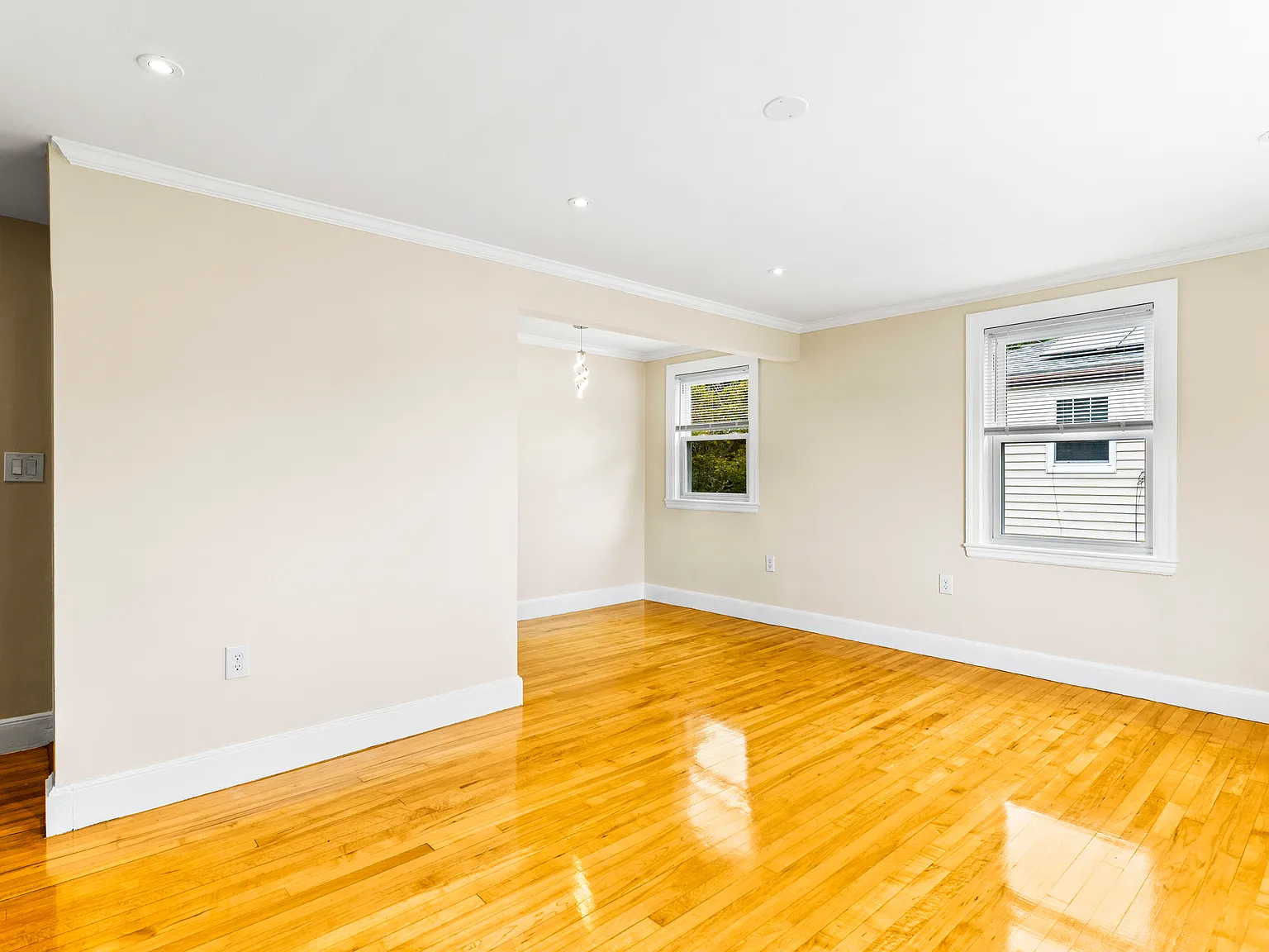 3 bed, 880 sqft, $3,400 — Photo 4