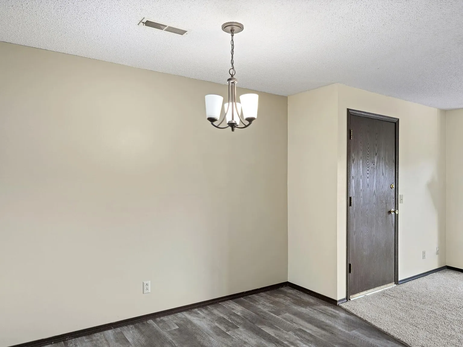 Sandstone Apartments — Photo 4