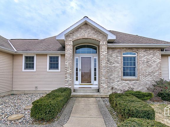 3rd image of 2524 Willow Creek Ct