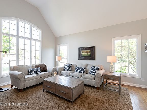5th image of 1032 Wellington Ct