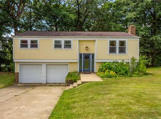 102 Colonial Dr, Sewickley, PA