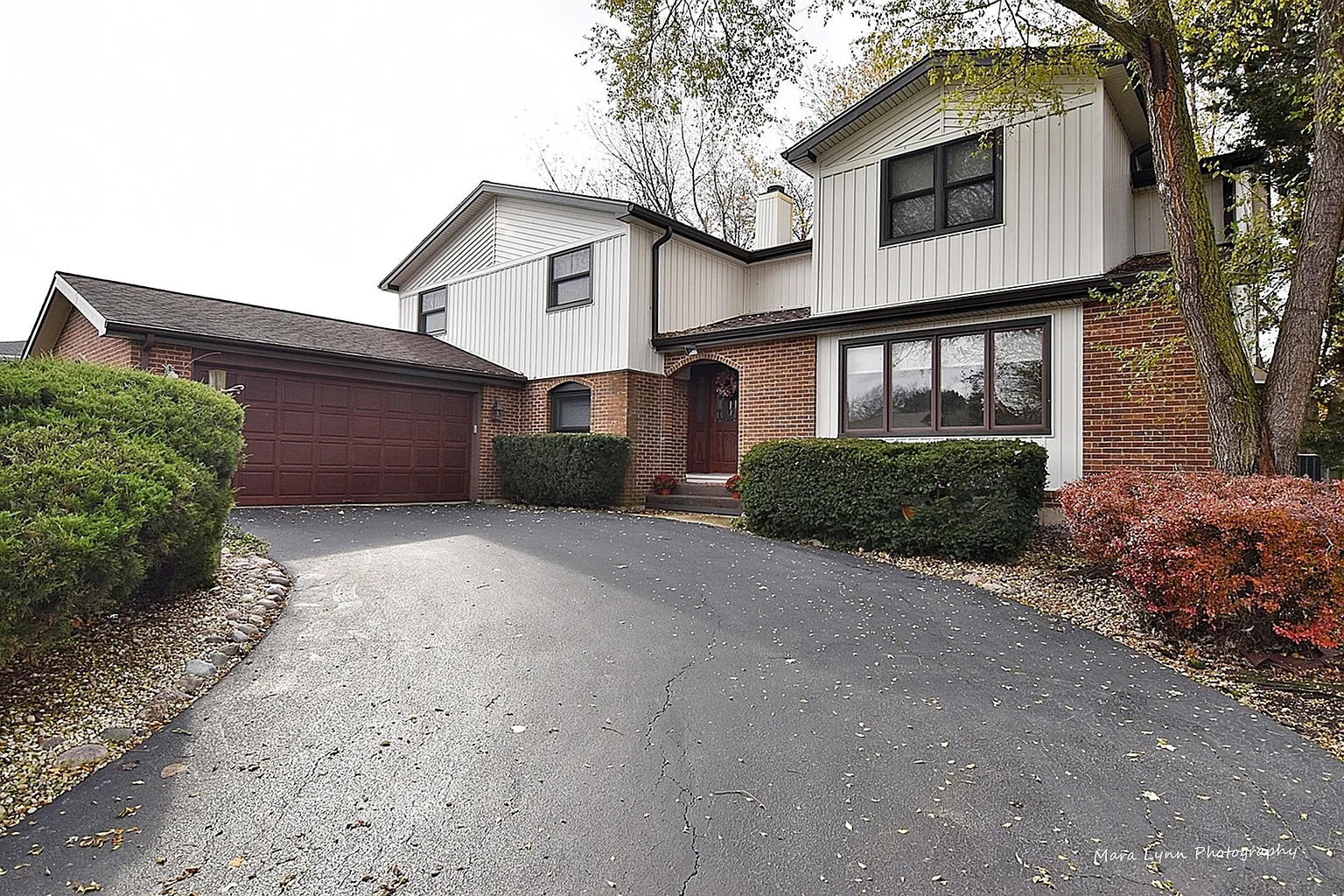 330 Skylark Dr photo 1