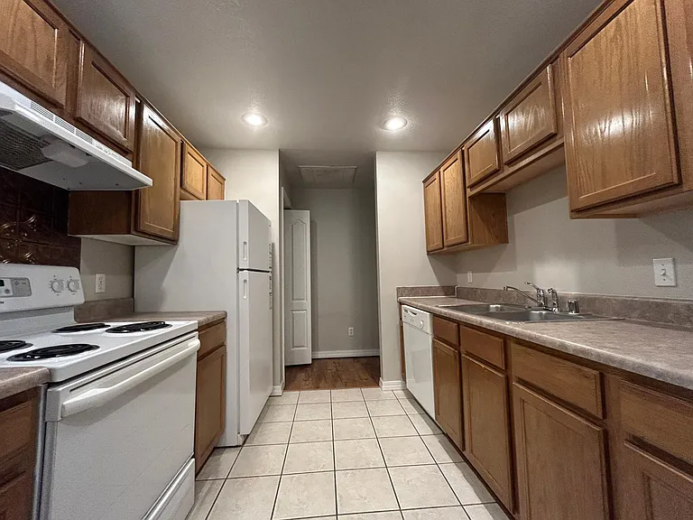 434 E 7th St #434 — Photo 8