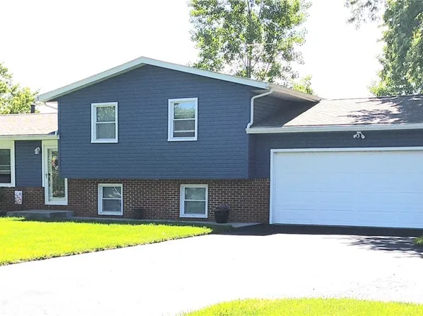 13299 Carnation Ave NW, Hartville, OH 44632