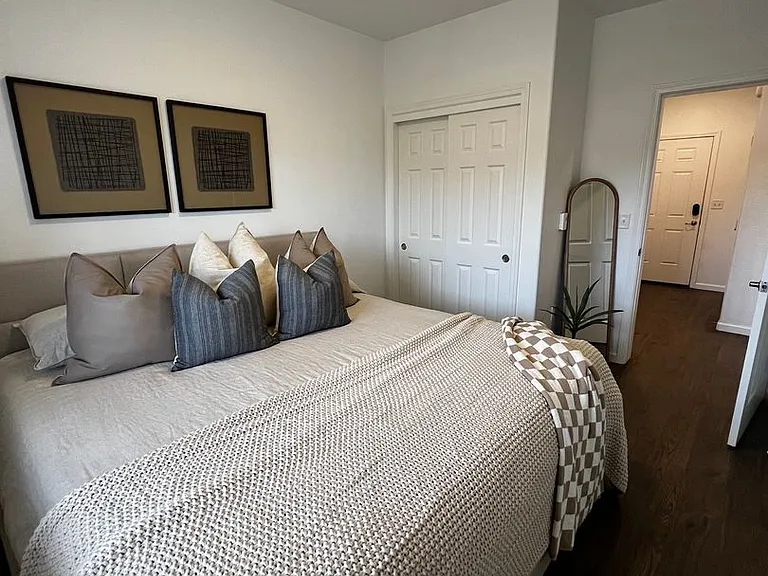 864 Pioneer St — Photo 30