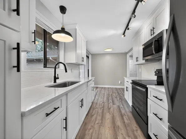 11706 NE 98th St, Kirkland, WA 98033