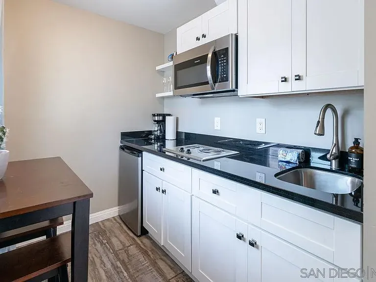 847 Beryl St — Photo 4