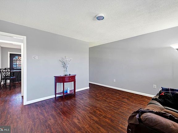 3rd image of 8137 Park Haven Rd