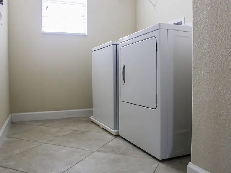 1718 Thetford Cir — Photo 29
