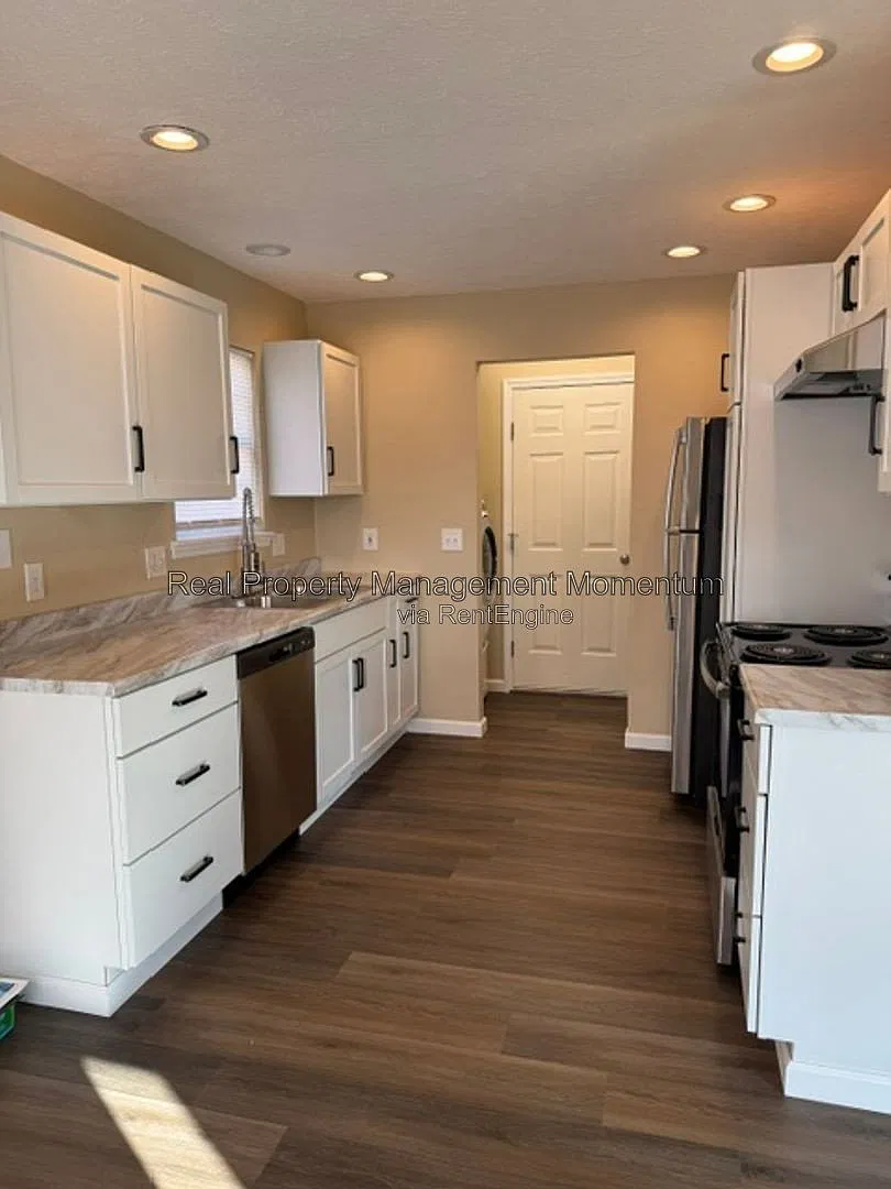 3 bed, 2.0 bath, 1266 sqft, $1,575 — Photo 4