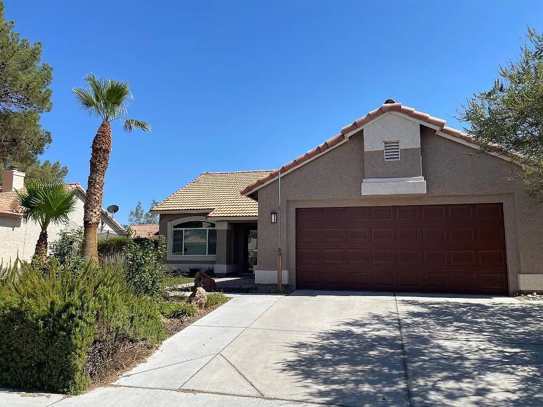4 bed, 2.0 bath, 1784 sqft, $2,295 — Photo 2
