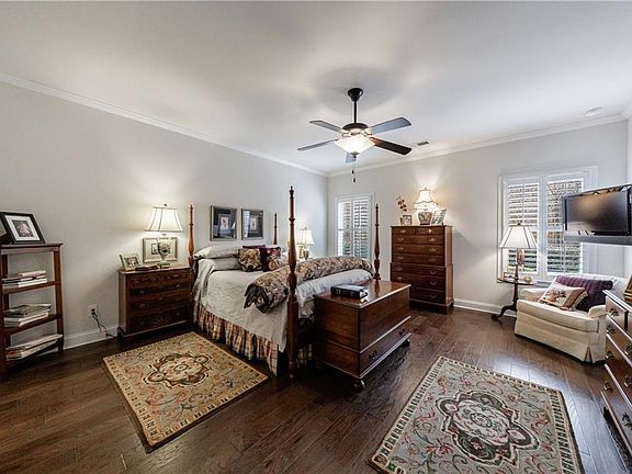 4th image of 137 Sweetbriar Farm Rd