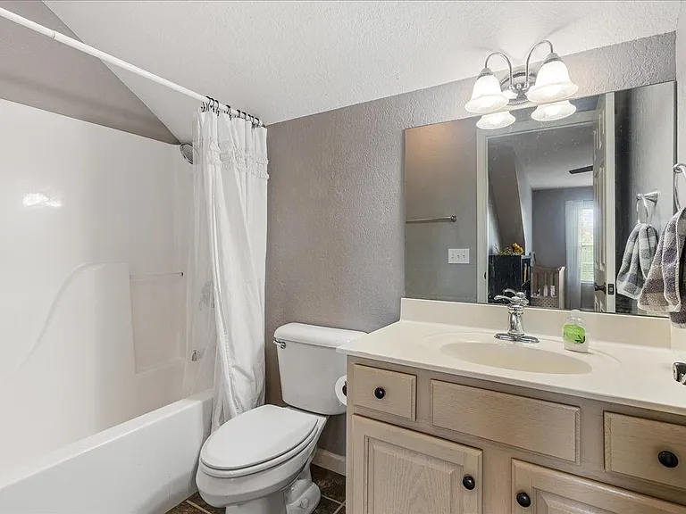 410 Ashbury Cir — Photo 19