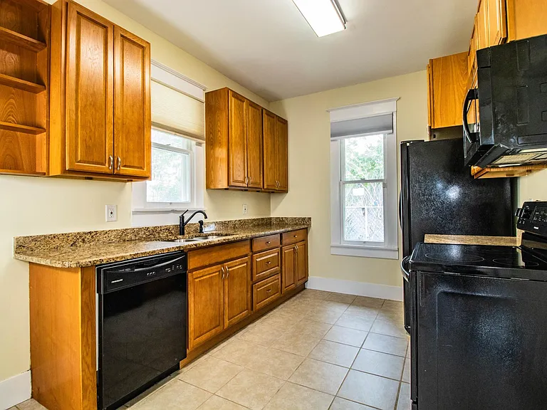 412 E Tillman Ave — Photo 18