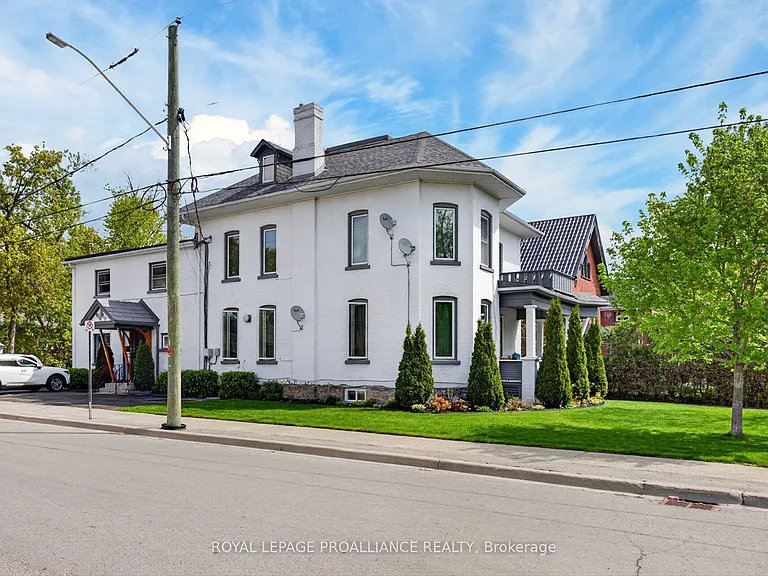 36 Sussex St N — Photo 2