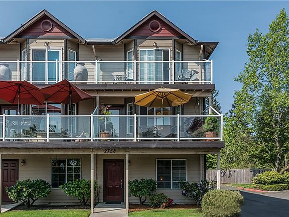 2nd image of 2758 E McLoughlin Blvd