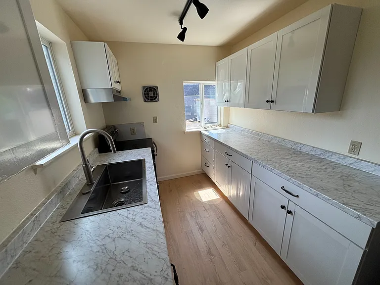 428 N Alberta St #D — Photo 6