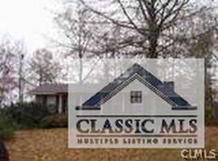 102 Ridgeway Dr, Danielsville, GA 30677