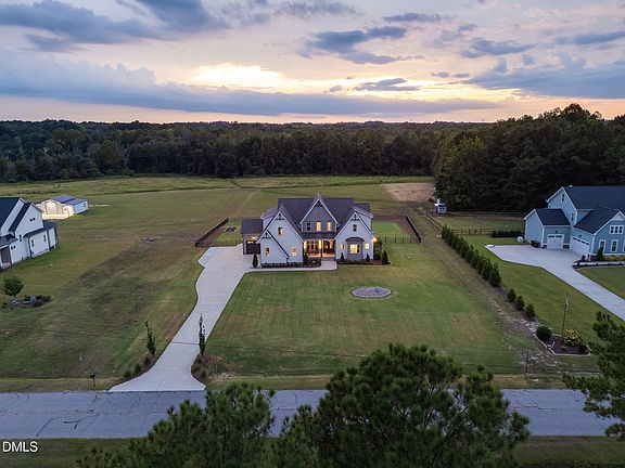 2nd image of 3717 Doyle Rd