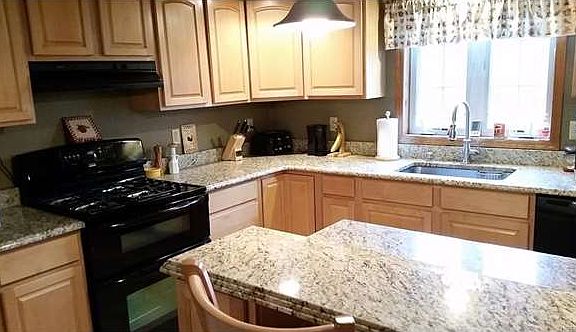 5th image of 95 Charlotte Ln